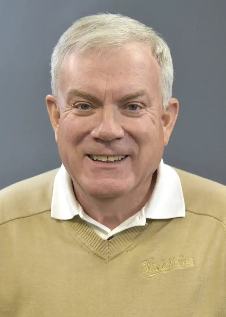 Headshot of David Straughn.